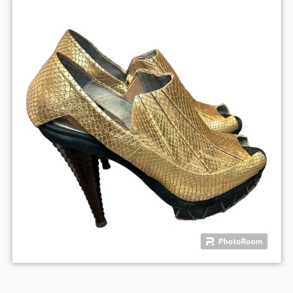 FINSK Platform Gold Faux Snakeskin Open Toe Stiletto Heels size Made in Italy - Picture 1 of 17